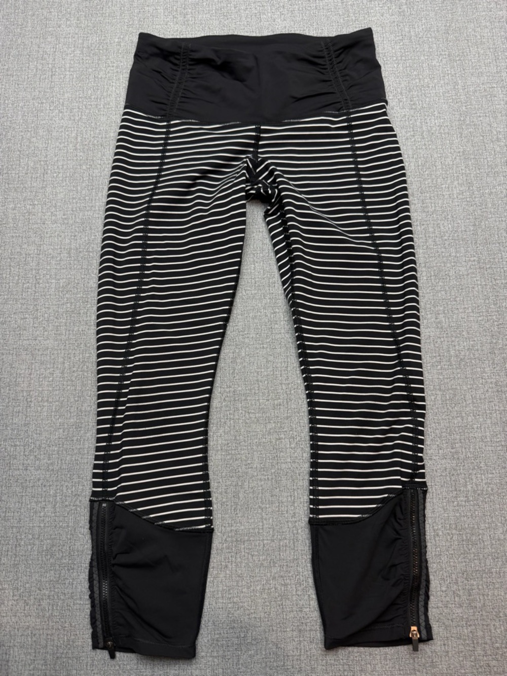 Lululemon Runday Crop-Parallel Stripe White Black - Picture 2 of 13